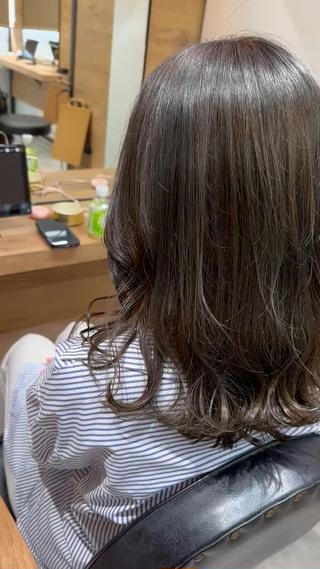 ミディアム カラー coupe ciseauxのヘアスタイル