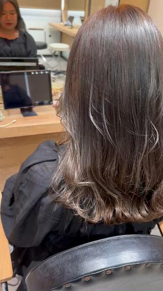セミロング カラー coupe ciseauxのヘアスタイル