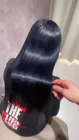 暗めのネイビーブルー
色落ちが緑にならないネイビーブルー

ブリーチ複数回履歴でもこのツヤ感️
ケアブリーチを使用し、丁寧なリタッチのみで作ってます！

ブリーチしててもツヤツヤになりたい方
是非1度おまかせください 