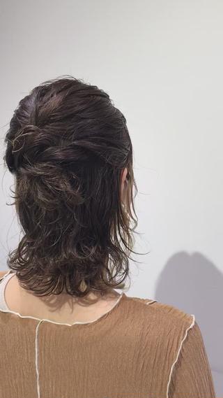 ハーフアップアレンジ
ラフでオシャレなアレンジです 