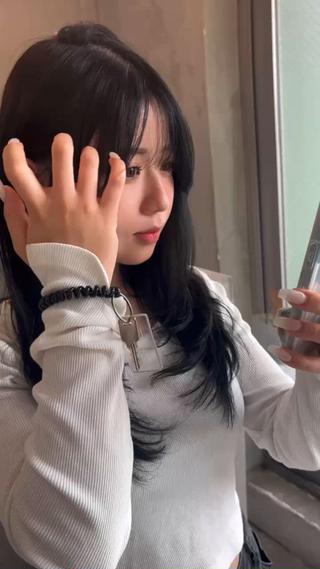 ワンカールだけで可愛くなれるカット
ロングに向けて伸ばしてる方にもオススメ
長さはほどんと変えずにレイヤーを入れるだけ！
気軽に簡単にイメチェンできます

カラーなしでも雰囲気変えれちゃいますよん ̖́-

レイヤー/レイヤーカット/ハッシュカット/ハッシュレイヤー/髪質改善/髪質改善トリートメント/前髪/前髪カット/グレージュ/グレーブラック 