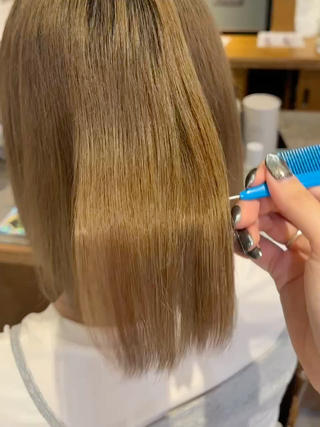 髪の毛を素の状態に戻して、ブリーチ毛でもサラサラに️
髪の毛や頭皮に蓄積されたスタイリング剤や皮脂などの汚れを取り除くことで、トリートメントやカラー、パーマの浸透を良くしてくれます