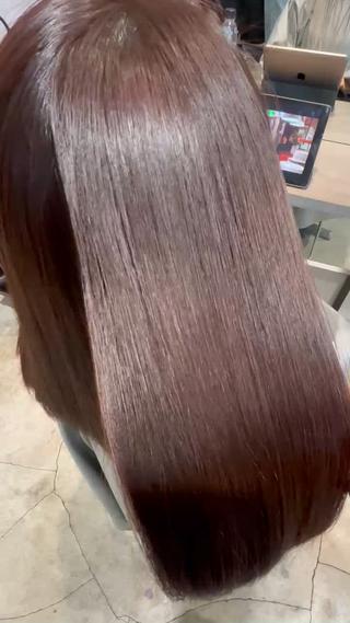 これは酸性ストレート後の動画なんですが、
酸性ストレートとTRでここまでツヤツヤに!
“自分史上いちばん綺麗な髪”にアップデートはどうですか?