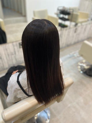 ドライだけでこの質感の縮毛矯正いかがですか？
お一人お一人に合わせた薬剤選定させていただきます！ 