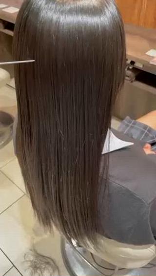 仕上げはアイロンなしブローなしです!
うねるような癖や広がる癖でも対応してます。是非一度ご相談ください