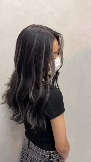 「ハイライトはギャルっぽくなる」という心配はいりません!
上品なハイライトは、伸びてもプリンが目立ちにくく、色落ちの過程まで楽しめます
ケアブリーチ使用でダメージレス!赤み消しが得意です!
#大人ハイライト #上品カラー #ケアブリーチ使用 #白髪ぼかしハイライト #立体感カラー #梅田美容室#外国人風ハイライト #透明感カラー #コントラストハイライト #ダブルカラー #ケアブリーチ #色落ちも楽しめる#ハイライトカラー
