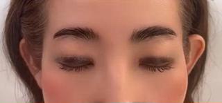 アイブロウに流れをつけるパーマをかけることによって、コーミングで形取るのが楽になります。

 