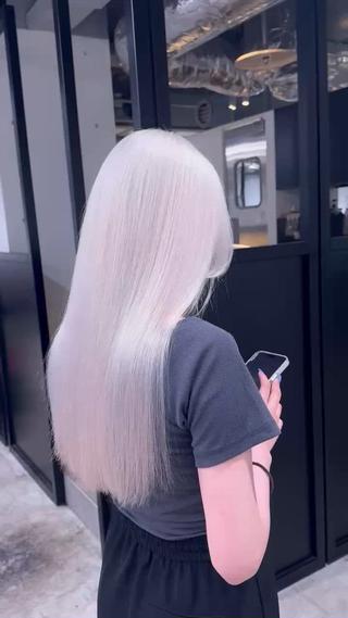 【ケアブリーチについて】
業界最高峰のケア剤
#OLAPLEX #sherpa 使用!
ダメージを最小限に抑え、切れ毛を防ぐための薬剤知識&技術に自 信あり!
◆ブリーチ初心者
◆ブリーチが上手な人に任せたい方
◆色だけでなくカットまでこだわりたい方
→ ぜひ一度、体感してみてください!
【リタッチ周期の目安】
40~50日以内が目安
※50日を超えると切れ毛リスクが上がります
【ご相談・ご予約】
仕上がりイメージの共有を大切にしています! DMで事前カウンセリングOK◎ ケア方法も丁寧にレクチャーします!
