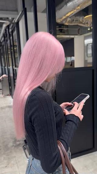 【ケアブリーチについて】
業界最高峰のケア剤
#OLAPLEX #sherpa 使用!
ダメージを最小限に抑え、切れ毛を防ぐための薬剤知識&技術に自 信あり!
◆ブリーチ初心者
◆ブリーチが上手な人に任せたい方
◆色だけでなくカットまでこだわりたい方
→ ぜひ一度、体感してみてください!
【リタッチ周期の目安】
40~50日以内が目安
※50日を超えると切れ毛リスクが上がります
【ご相談・ご予約】
仕上がりイメージの共有を大切にしています! DMで事前カウンセリングOK◎ ケア方法も丁寧にレクチャーします!