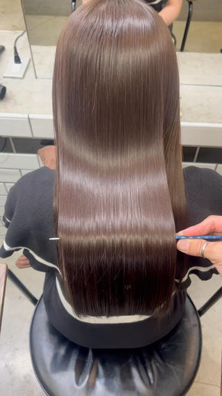 髪質改善には2種類あります

癖を伸ばすことのできる"髪質改善ストレート"

ダメージ補修、艶を出す事のできる"髪質改善トリートメント"

この2種類をお客様のお悩み、髪質に合わせてご提案させていただきます 