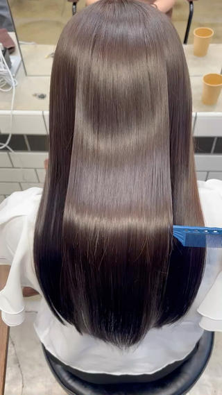 髪質改善には2種類あります

癖を伸ばすことのできる"髪質改善ストレート"

ダメージ補修、艶を出す事のできる"髪質改善トリートメント"

この2種類をお客様のお悩み、髪質に合わせてご提案させていただきます 