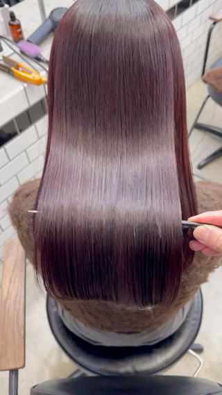 髪質改善には2種類あります

癖を伸ばすことのできる"髪質改善ストレート"

ダメージ補修、艶を出す事のできる"髪質改善トリートメント"

この2種類をお客様のお悩み、髪質に合わせてご提案させていただきます 