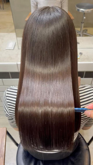 髪質改善には2種類あります

癖を伸ばすことのできる"髪質改善ストレート"

ダメージ補修、艶を出す事のできる"髪質改善トリートメント"

この2種類をお客様のお悩み、髪質に合わせてご提案させていただきます 