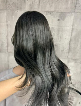 艶感動画

オリーブカラーは透け感と艶が両立できます！
明るめオリーブは透明感が得意です 