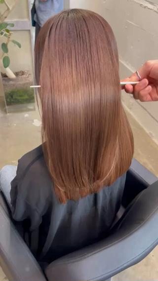 ロング 顔まわりレイヤー デザインカットのヘアスタイル