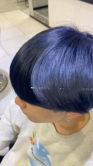 ワンブリーチで作るネイビーブラックです 