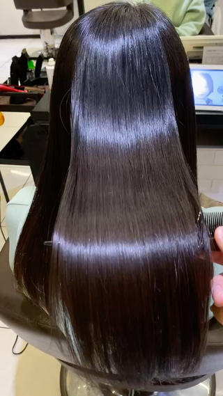 今話題の髪質改善ストレートになります！ 