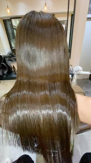 髪質改善トリートメント
①髪質改善は効果がとても実感ができて持ちがいい!
②髪質改善は広がり、乾燥したパサつき、パヤパヤしたアホ毛が抑えられる!
③髪質改善はダメージ過多の人にも対応できる!
明るめのカラーやブリーチを繰り返している方や、縮毛矯正などで傷んでしまった方にもオススメです!