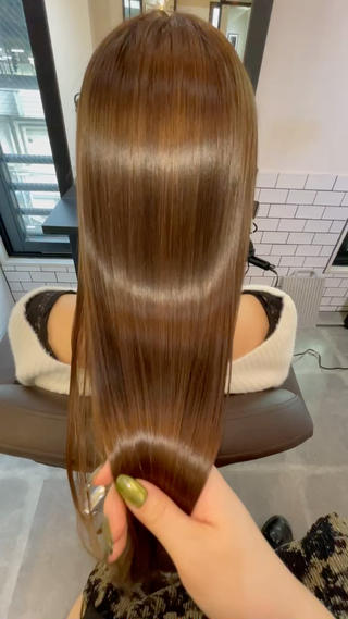 髪質改善トリートメント
①髪質改善は効果がとても実感ができて持ちがいい!
②髪質改善は広がり、乾燥したパサつき、パヤパヤしたアホ毛が抑えられる!
③髪質改善はダメージ過多の人にも対応できる!
明るめのカラーやブリーチを繰り返している方や、縮毛矯正などで傷んでしまった方にもオススメです!