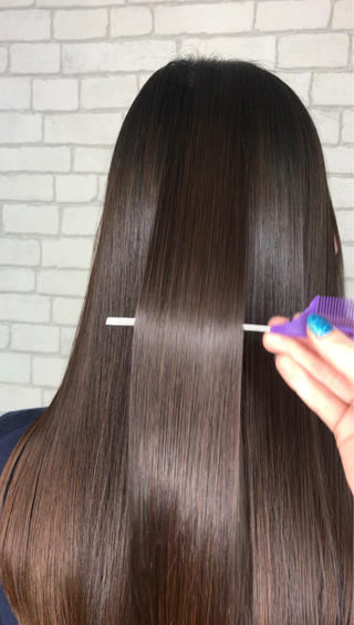 大人気の髪質改善トリートメント
パサつき、ゴワゴワ感が無くなり扱いやすい髪に 