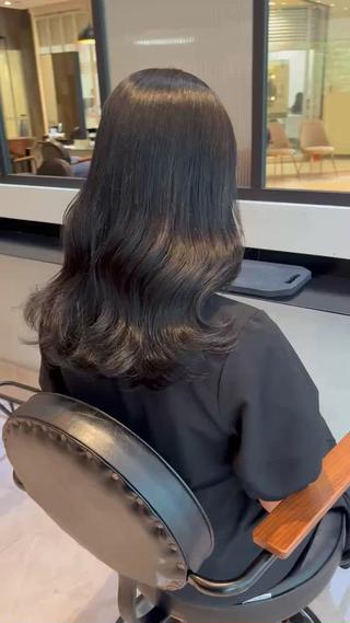 セミロング 韓国ヘア🇰🇷/ みずき/レイヤーのヘアスタイル