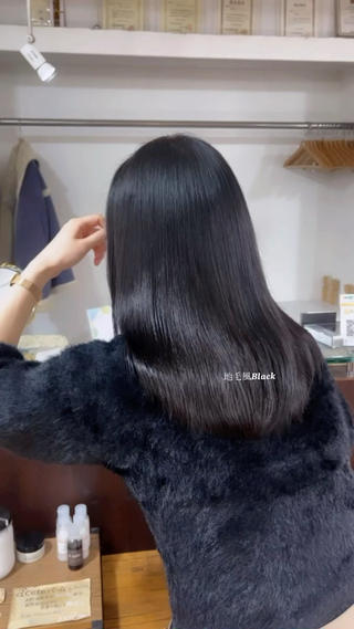 地毛風𝐵𝑙𝑎𝑐𝑘♡
赤みを消して艶やかな𝐵𝑙𝑎𝑐𝑘 𝑐𝑜𝑙𝑜𝑟に 