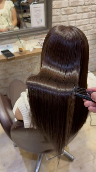 柔らかい質感お任せください！
髪質に合わせて独自配合させていただく
完全オーダーメイドトリートメント！
柔らかい質感になれます！ 