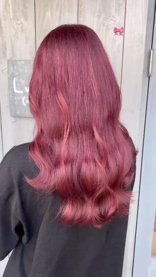 ブリーチ必須のピンク系カラーです 