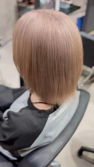 ショート カラー _WHITE / KENTOのヘアスタイル