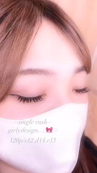 シングルラッシュ 120本 ガーリーデザイc12,d14,c13です‎


中央部分をDカールにすることにより縦幅をより強調してドーリーアイに仕上げました‪‪︎


コーティング剤でしっかりと束感をつくる事で目元がより強調されるのでとても可愛らしい印象を作ることが出来ます


お客様のお好みに合わせてカールや長さを調整させていただくので、気になった方はぜひお試しください 