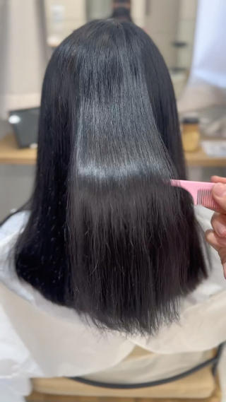 ツヤツヤトリートメント
Aujuaでお客様に合わせてサラサラにさせていただきます！ 