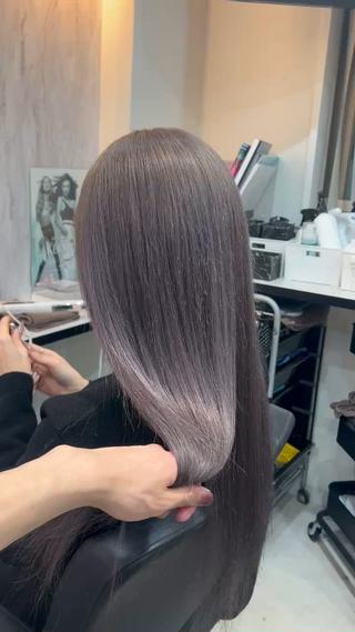 ブリーチカラーした後それに合わせてエクステを染めて作って付けてます 