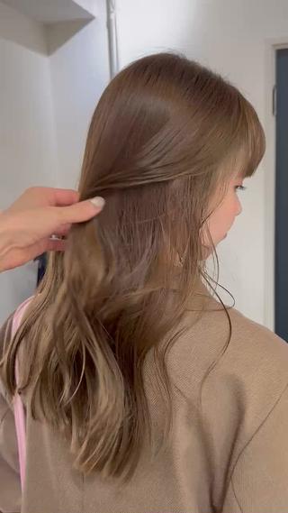 明るめオリーブベージュ♡
ブリーチなしでこの仕上がり 