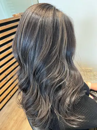 カラー 早川 真幸のヘアスタイル