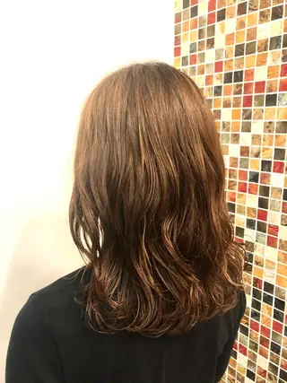 セミロング パーマ 岩谷 愛依のヘアスタイル