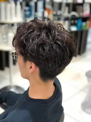 パーマ メンズ 岩倉 諒のヘアスタイル