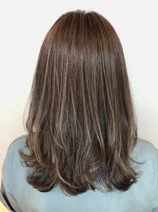 セミロング カラー CoCooN minamiのヘアスタイル