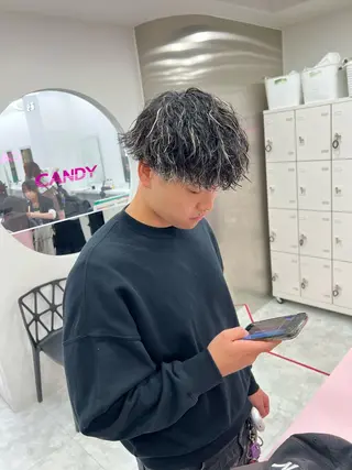 ミディアム カラー パーマ メンズ メンズパーマ特化 TAIGAのヘアスタイル