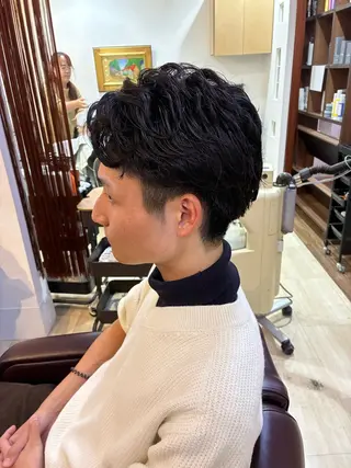 ショート パーマ メンズ 小栗 巧巳のヘアスタイル