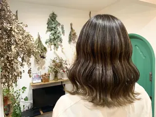 セミロング 佐藤 美咲のヘアスタイル
