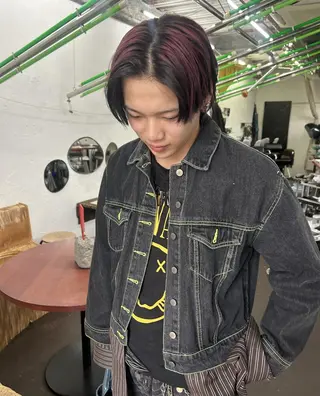 ショート qiie ワンカラー ダブルカラーのヘアスタイル