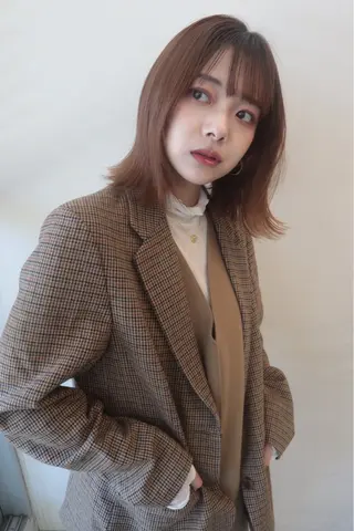 ミディアム yura /レイヤーカットのヘアスタイル