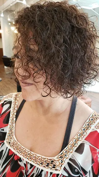 セミロング 饒平名 知也のヘアスタイル