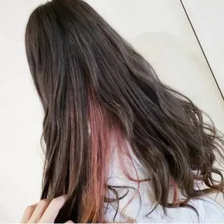 ロング Luana. 細澤のヘアスタイル