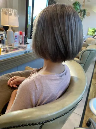 ショート カラー 碇山 楓己のヘアスタイル