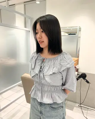 ミディアム カラー オリーブ/アッシュ やわらか透明感カラーのヘアスタイル