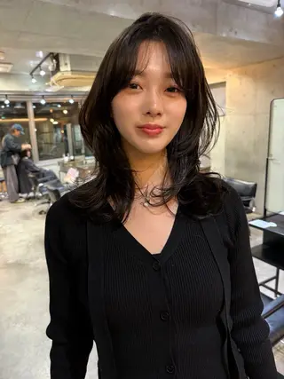 セミロング レイヤーカット\ウル フ　chinatsuのヘアスタイル