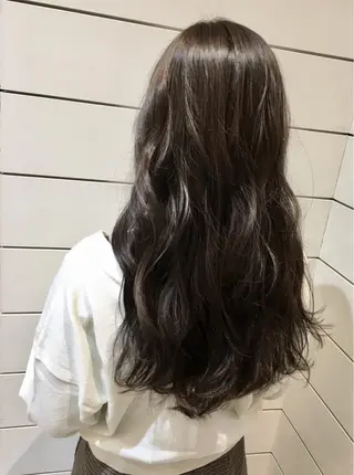 ロング カラー 鍵山 千秋のヘアスタイル