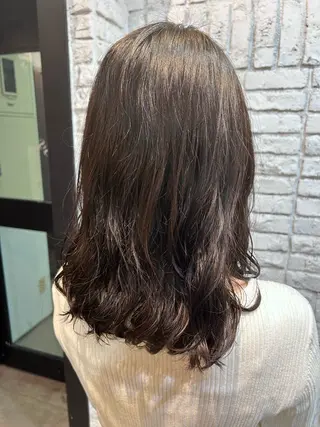 ミディアム パーマ 三浦 栞のヘアスタイル
