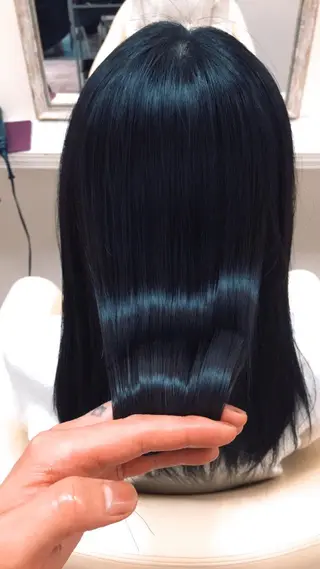 ロング 酸性ストレート／カラ ー/山下高明のヘアスタイル